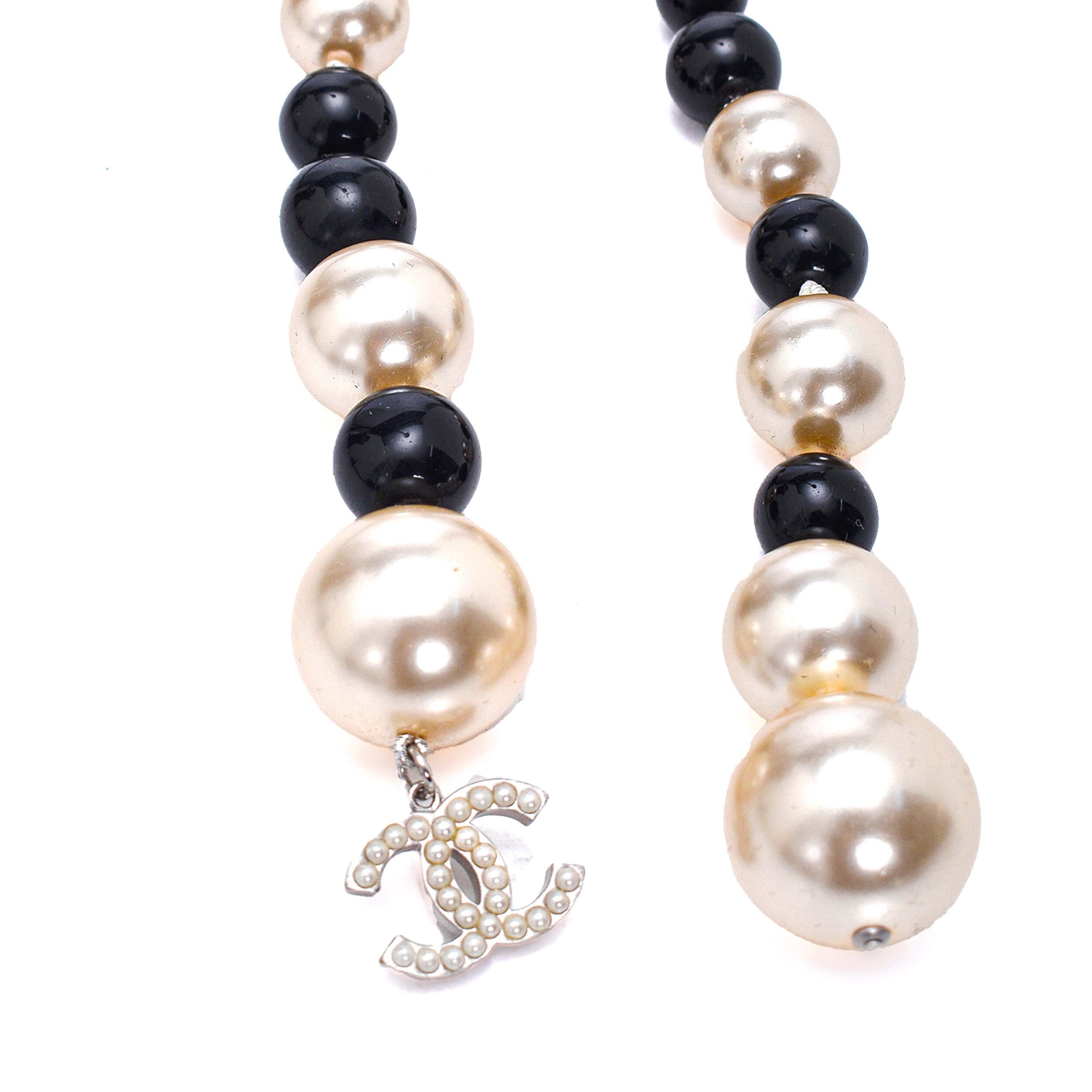 Chanel - Black&White Pearl CC Long Necklace